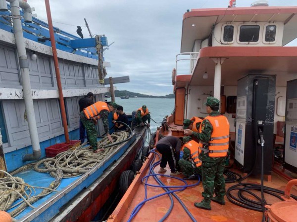 Quảng Ninh: Cứu sống 12 ngư dân trên tàu cá gặp nạn ở Cô Tô