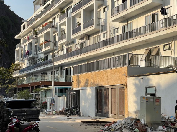 Quảng Ninh: Vận động cán bộ tháo dỡ công trình vi phạm ở khu nhà triệu đô