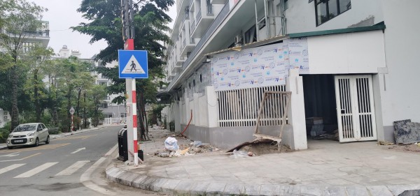 Quảng Ninh: Vận động cán bộ tháo dỡ công trình vi phạm ở khu nhà triệu đô