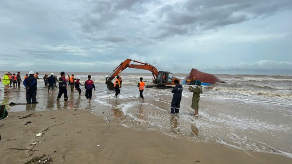 Quảng Trị: 2 thi thể dạt vào bờ biển, gần vị trí phát hiện tàu đắm Quảng Trị: 2 thi thể dạt vào bờ biển, gần vị trí phát hiện tàu đắm