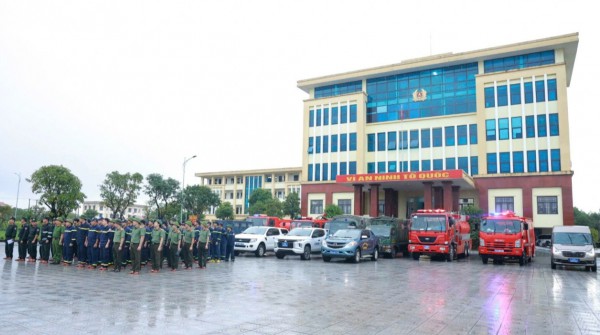 Quảng Trị: Công an xuất quân chi viện TP.Huế khắc phục hậu quả cơn lũ lịch sử Quảng Trị: Công an xuất quân chi viện TP.Huế khắc phục hậu quả cơn lũ lịch sử