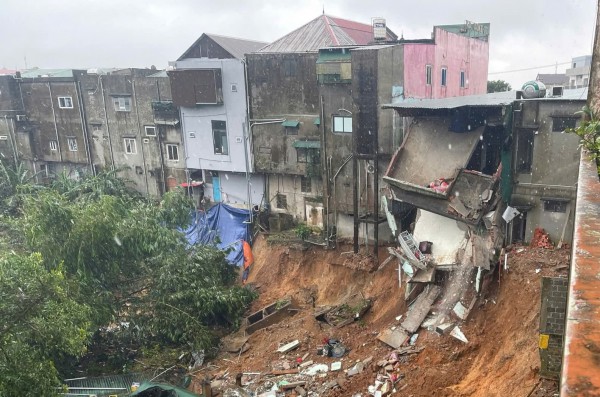 Quảng Trị: Công bố tình huống khẩn cấp sau vụ sạt lở đất ở Khe Sanh Quảng Trị: Công bố tình huống khẩn cấp sau vụ sạt lở đất ở Khe Sanh