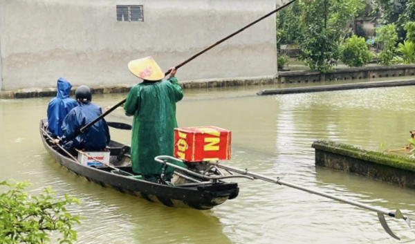 Quảng Trị: Hàng trăm hộ dân xã Nam Hải Lăng ngập lụt, di chuyển bằng thuyền Quảng Trị: Hàng trăm hộ dân xã Nam Hải Lăng ngập lụt, di chuyển bằng thuyền