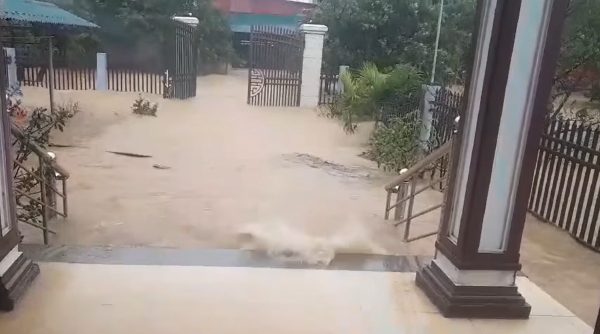 Quảng Trị: Miền núi sạt lở hàng chục điểm, tàu chìm do mưa lớn Quảng Trị: Miền núi sạt lở hàng chục điểm, tàu chìm do mưa lớn