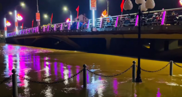 Quảng Trị: Mưa lớn, lũ trên sông Kiến Giang vượt báo động 3, uy hiếp xã Lệ Thủy Quảng Trị: Mưa lớn, lũ trên sông Kiến Giang vượt báo động 3, uy hiếp xã Lệ Thủy