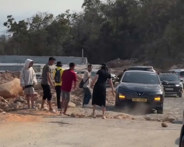 Quốc lộ 28B: Nỗi ám ảnh của tài xế, du khách trong dịp Tết Bính Ngọ Quốc lộ 28B: Nỗi ám ảnh của tài xế, du khách trong dịp Tết Bính Ngọ