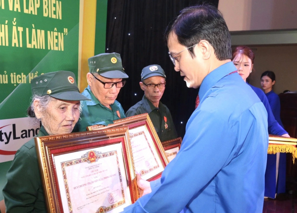 Quy định mới về xét tặng, truy tặng 'Huy chương Thanh niên xung phong vẻ vang' Quy định mới về xét tặng, truy tặng 'Huy chương Thanh niên xung phong vẻ vang'