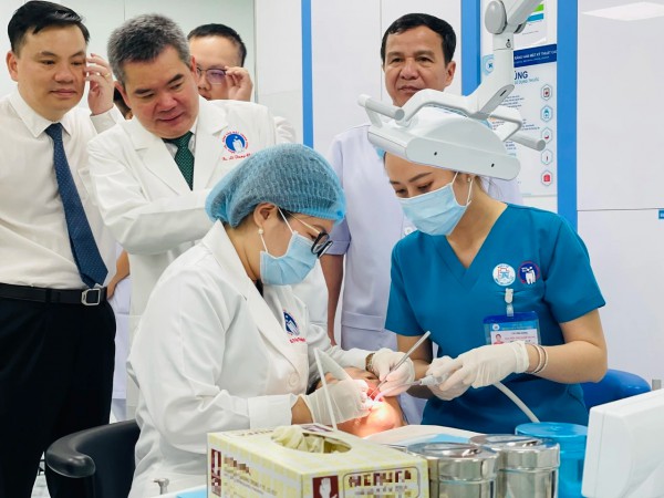 Ra mắt Trung tâm Răng hàm mặt kỹ thuật cao chuyên phục vụ người cao tuổi Ra mắt Trung tâm Răng hàm mặt kỹ thuật cao chuyên phục vụ người cao tuổi