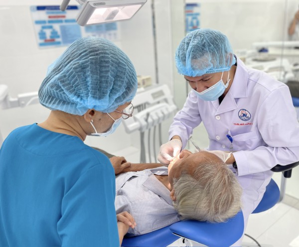 Ra mắt Trung tâm Răng hàm mặt kỹ thuật cao chuyên phục vụ người cao tuổi Ra mắt Trung tâm Răng hàm mặt kỹ thuật cao chuyên phục vụ người cao tuổi