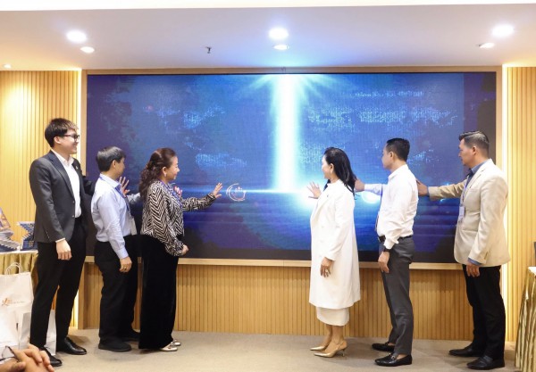 Ra mắt tủ sách 'Tri thức thiện nguyện' gây quỹ học bổng cho trẻ mồ côi Ra mắt tủ sách 'Tri thức thiện nguyện' gây quỹ học bổng cho trẻ mồ côi