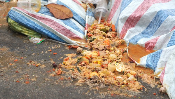 Rác thải chất thành đống ở các phường trung tâm Thanh Hóa Rác thải chất thành đống ở các phường trung tâm Thanh Hóa