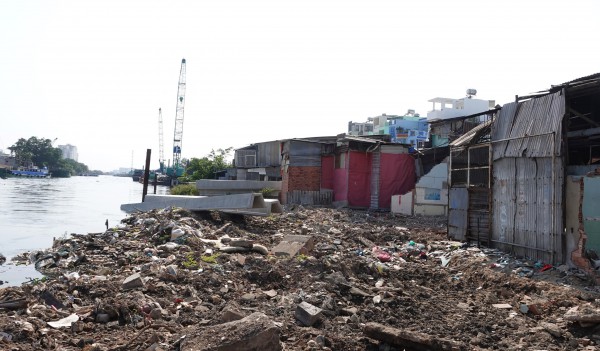 Rạch Xuyên Tâm vướng mặt bằng hơn 1.200 hộ, Chủ tịch TP.HCM ra tối hậu thư