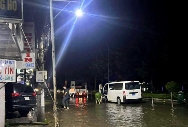 Rò rỉ điện chiếu sáng ở công viên, 2 bé trai bị điện giật tử vong Rò rỉ điện chiếu sáng ở công viên, 2 bé trai bị điện giật tử vong
