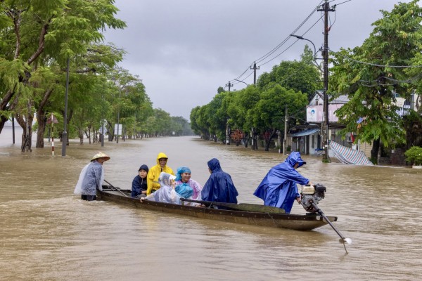 Rời đi hay ở lại sau lũ? Rời đi hay ở lại sau lũ?