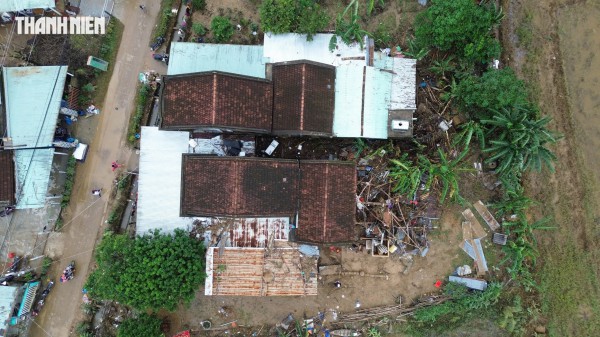Rốn lũ Hòa Thịnh nhìn từ flycam: Làng quê ngổn ngang sau nước rút Rốn lũ Hòa Thịnh nhìn từ flycam: Làng quê ngổn ngang sau nước rút