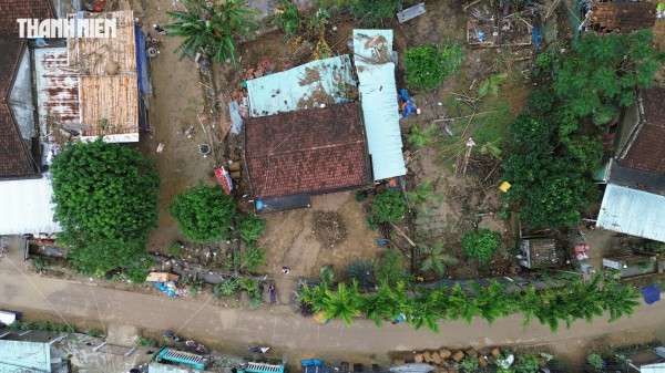 Rốn lũ Hòa Thịnh nhìn từ flycam: Làng quê ngổn ngang sau nước rút Rốn lũ Hòa Thịnh nhìn từ flycam: Làng quê ngổn ngang sau nước rút