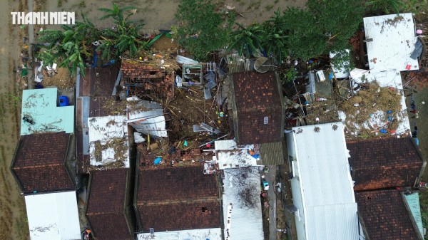 Rốn lũ Hòa Thịnh nhìn từ flycam: Làng quê ngổn ngang sau nước rút Rốn lũ Hòa Thịnh nhìn từ flycam: Làng quê ngổn ngang sau nước rút