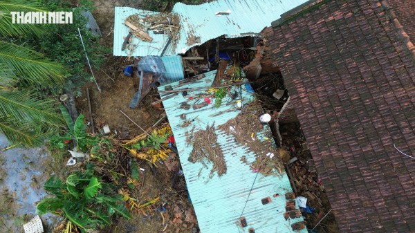 Rốn lũ Hòa Thịnh nhìn từ flycam: Làng quê ngổn ngang sau nước rút Rốn lũ Hòa Thịnh nhìn từ flycam: Làng quê ngổn ngang sau nước rút