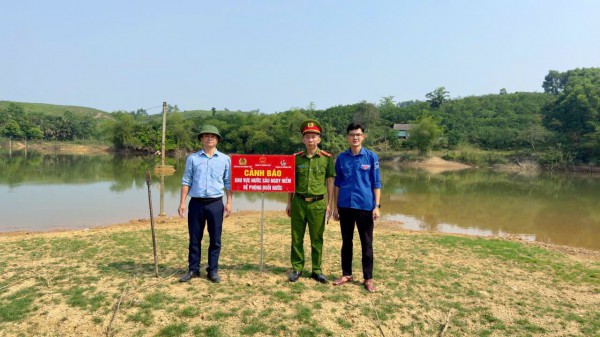 Rủ nhau đi câu cá, 2 nam sinh lớp 10 đuối nước tử vong