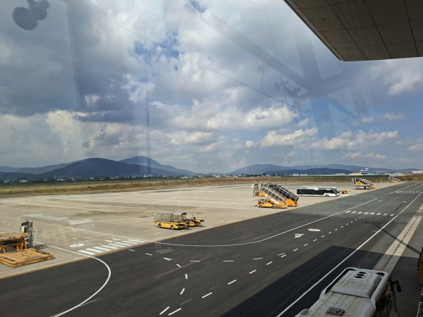 Sân bay Liên Khương vắng lặng trước giờ đóng cửa để 'đại tu'