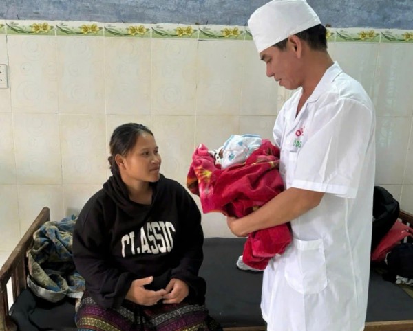 Sản phụ vùng cao Quảng Trị vượt cạn an toàn ở trạm quân dân y Pa Lin