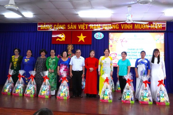 'San sẻ khó khăn với phụ nữ để ai cũng có tết'