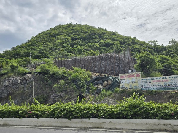 San ủi trái phép trên núi Cô Tiên: Phê bình cán bộ, công chức