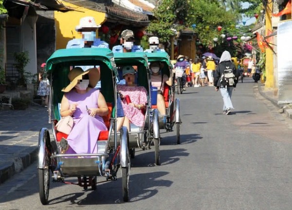 Sang nhượng suất đạp xích lô, chèo ghe ở Hội An với giá hàng trăm triệu đồng