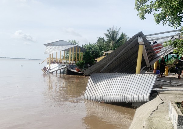 Sạt lở bờ sông nghiêm trọng tại Sóc Trăng, thiệt hại hơn 3 tỉ đồng