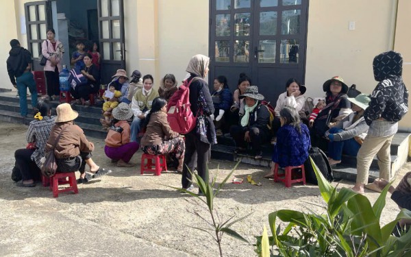 Sạt lở núi đá chảy như thác ở Đà Nẵng: Di dời khẩn cấp hàng chục hộ dân