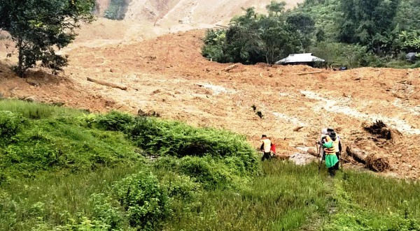 Sạt lở núi ở Đà Nẵng: Tạm dừng tìm kiếm các nạn nhân mất tích