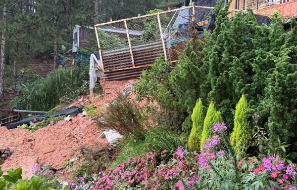 Sạt lở taluy tại P.Xuân Trường - Đà Lạt, 2 du khách tử vong Sạt lở taluy tại P.Xuân Trường - Đà Lạt, 2 du khách tử vong