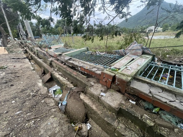 Sau lũ ở Nha Trang: Công trình sụp đổ lộ rõ không có một cây sắt