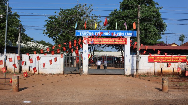 Sau phản ánh của Thanh Niên, Đồng Nai chi 11,5 tỉ sửa trường học xuống cấp trong vùng quy hoạch bô xít Sau phản ánh của Thanh Niên, Đồng Nai chi 11,5 tỉ sửa trường học xuống cấp trong vùng quy hoạch bô xít