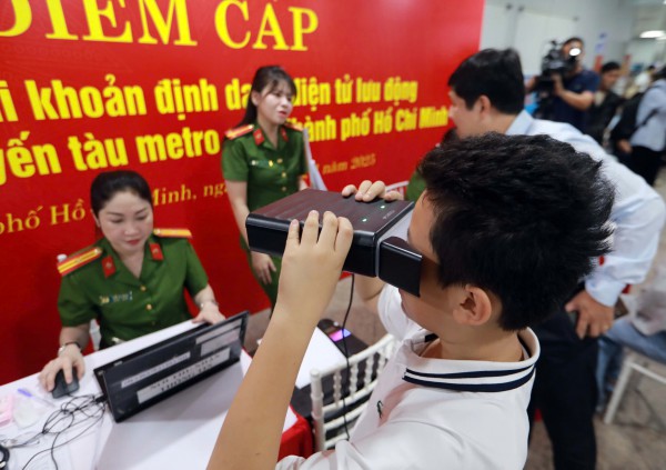 Sau sáp nhập, ngồi tại nhà đổi thẻ căn cước với siêu ứng dụng VNeID