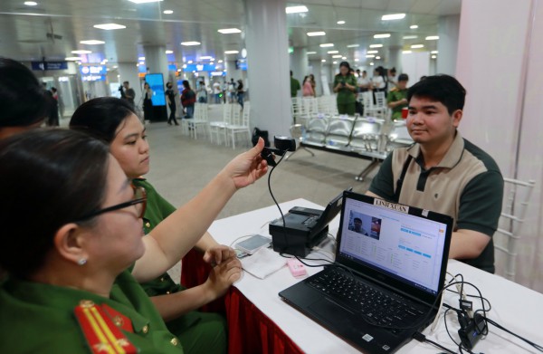 Sau sáp nhập, người dân TP.HCM đi làm căn cước ở 49 điểm Sau sáp nhập, người dân TP.HCM đi làm căn cước ở 49 điểm