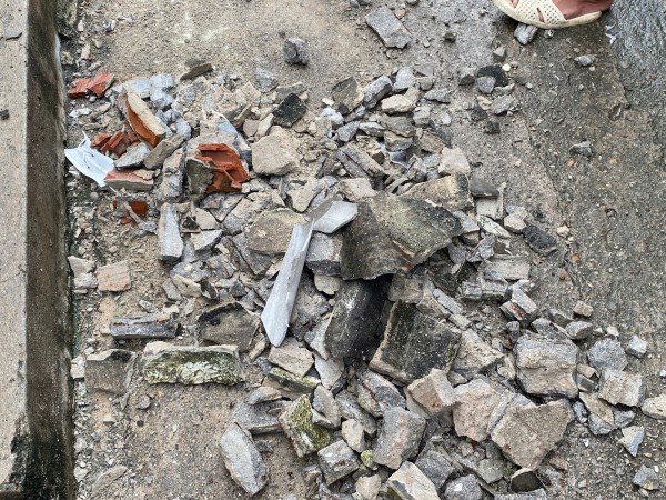 Sét đánh sập mái nhà dân trên đảo Cù Lao Xanh Sét đánh sập mái nhà dân trên đảo Cù Lao Xanh