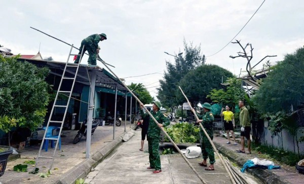 Siêu bão Yagi giảm cấp, sức tàn phá vẫn rất lớn