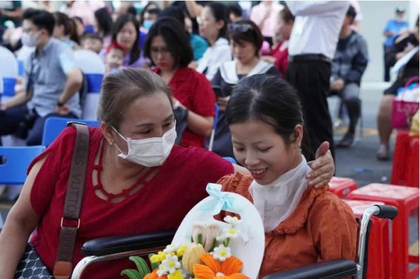 Sinh tử với bệnh hiếm - Kỳ 2: Đôi tay ‘hồi sinh’ hy vọng Sinh tử với bệnh hiếm - Kỳ 2: Đôi tay ‘hồi sinh’ hy vọng