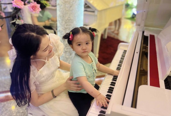 Sinh tử với bệnh hiếm - Kỳ 3: 'Tôi ước có thể gánh thay con một phần đau đớn' Sinh tử với bệnh hiếm - Kỳ 3: 'Tôi ước có thể gánh thay con một phần đau đớn'