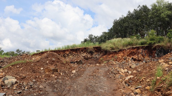 Sở Nông nghiệp và Môi trường Đồng Nai kiểm tra vụ 'khai thác đá để trồng điều' Sở Nông nghiệp và Môi trường Đồng Nai kiểm tra vụ 'khai thác đá để trồng điều'
