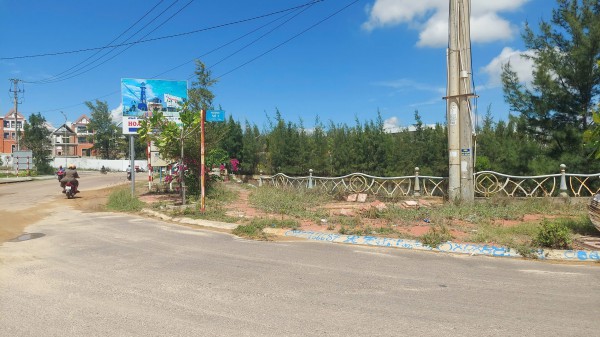 Số điện thoại 'cò đất' bủa vây làng chài du lịch ở Gia Lai Số điện thoại 'cò đất' bủa vây làng chài du lịch ở Gia Lai