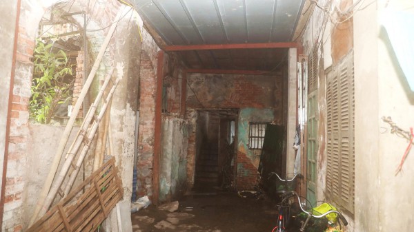 Sơ tán khẩn cấp hơn 1.000 người dân ở những ngôi nhà cũ Sơ tán khẩn cấp hơn 1.000 người dân ở những ngôi nhà cũ