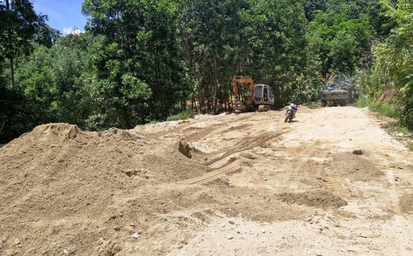 Sông Nước Xa bị 'xẻ thịt' công khai