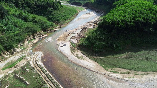 Sông Nước Xa bị 'xẻ thịt' công khai