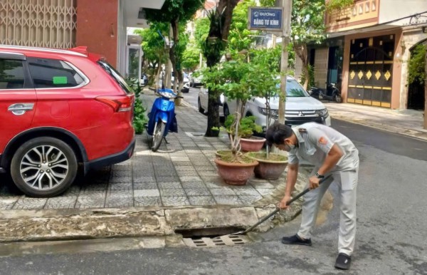 Sóng dữ xuất hiện ở cửa sông Hàn