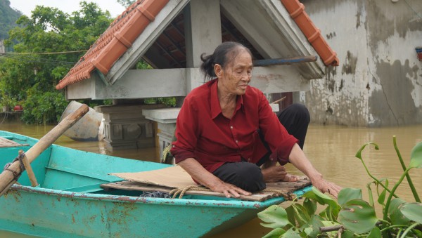 'Sống ngâm da, chết ngâm xương' ở rốn lũ Kênh Gà