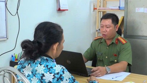 Sự thật vụ 'bé gái 10 tuổi ở Đồng Tháp bỏ nhà đi' gây xôn xao mạng xã hội Sự thật vụ 'bé gái 10 tuổi ở Đồng Tháp bỏ nhà đi' gây xôn xao mạng xã hội