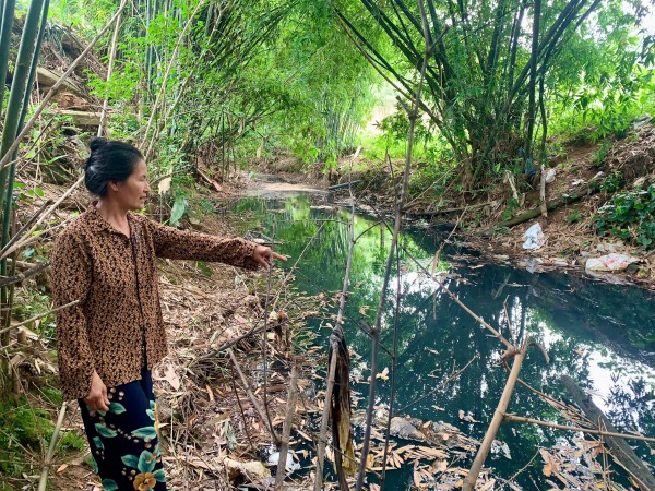 Suối Phúc Tân bị 'bức tử', hàng trăm hộ dân ở Thái Nguyên kêu cứu Suối Phúc Tân bị 'bức tử', hàng trăm hộ dân ở Thái Nguyên kêu cứu