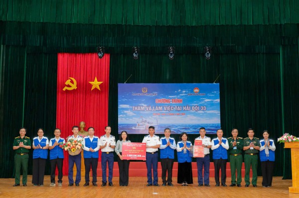 TP.HCM: 2,25 tỉ đồng chăm lo quân và dân đặc khu Côn Đảo